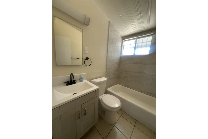 $2700 : Victorville image 7