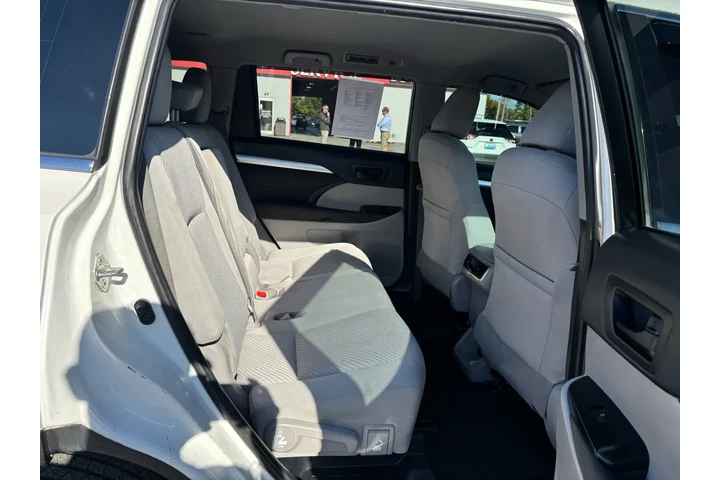 $17980 : 2019 Highlander LE image 10