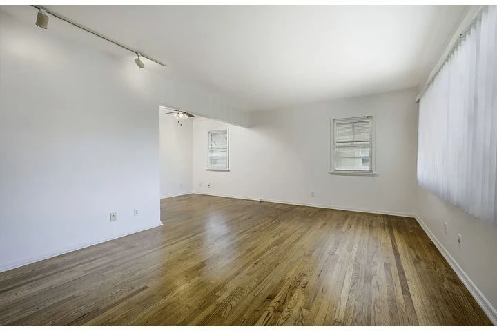 $900 : Encantadora casa de 2 dormitor image 9