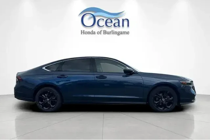 $24991 : Honda Accord 2024 EX 4dr Sed image 3