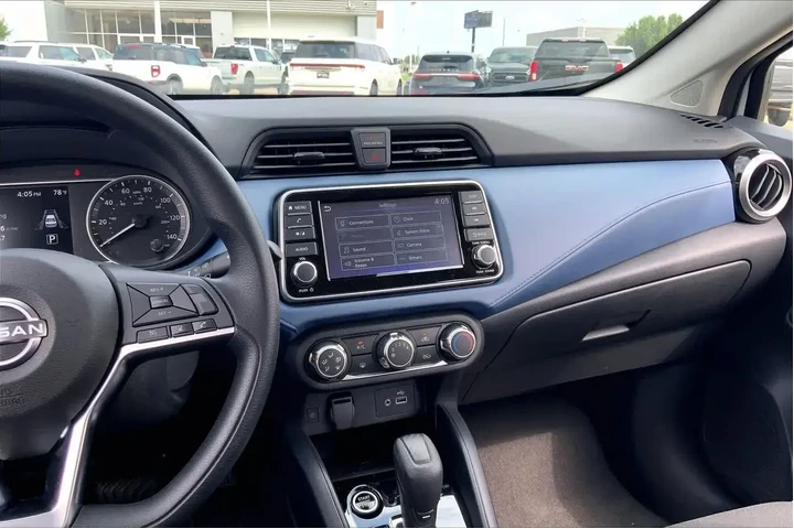 $20567 : Nissan Versa 2025 SV 4dr Sed image 7