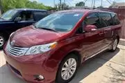 2013 Toyota Sienna XLE Minivan en Los Angeles