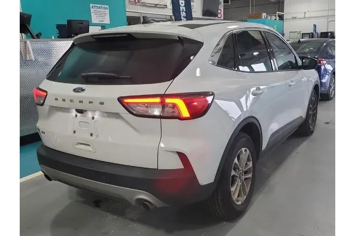 $17540 : Ford Escape 2022 SE 4dr SUV image 2