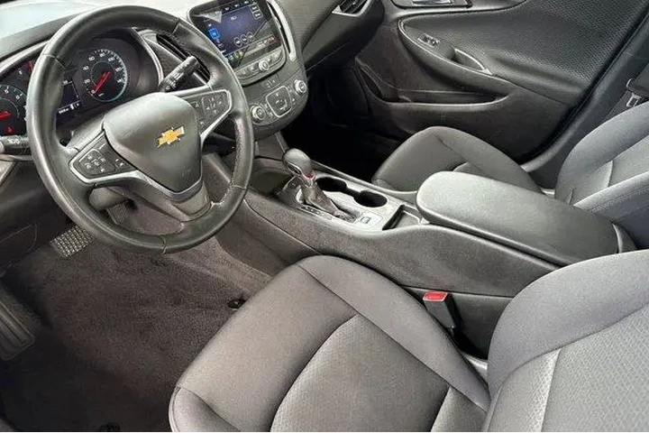 $20982 : Chevrolet Malibu 2025 RS 4dr image 5
