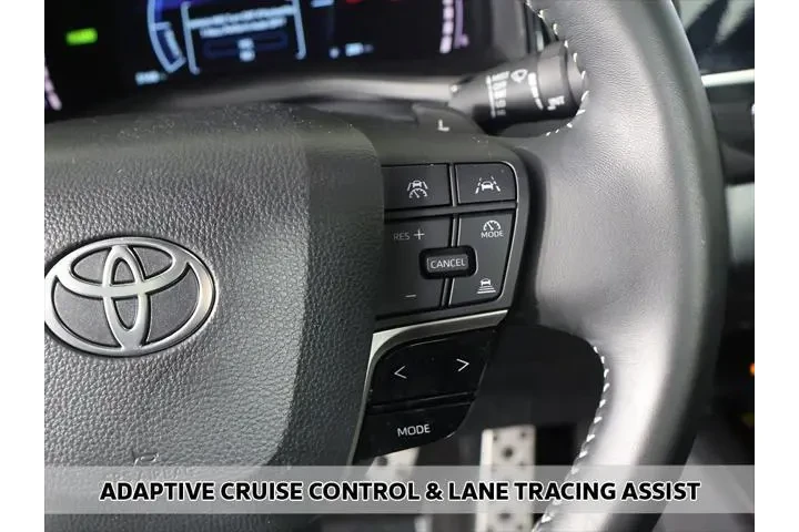 $25893 : Toyota Camry 2025 SE 4dr Sed image 3