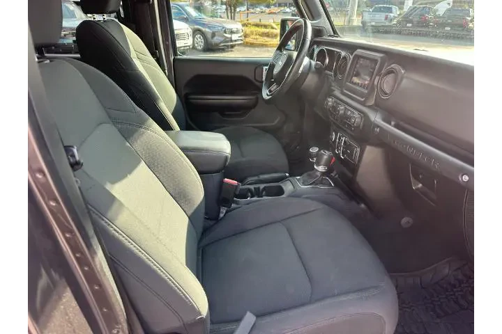 $27990 : Jeep Wrangler Unlimited 2021 image 9