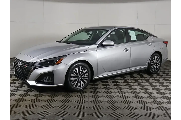 $14993 : Nissan Altima 2023 2.5 SV 4d image 5