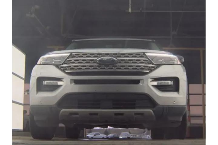 $33999 : Ford Explorer 2023 AWD Limit image 4