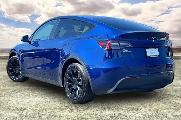 $32991 : Tesla Model Y 2023 AWD 4dr C image 4