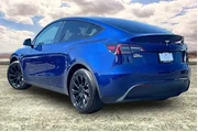 $32991 : Tesla Model Y 2023 AWD 4dr C thumbnail