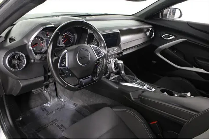 $26533 : Chevrolet Camaro 2021 LT1 2d image 4