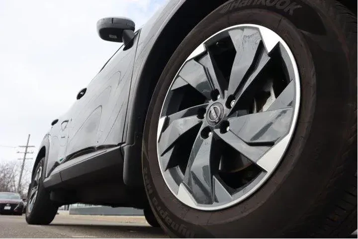 $23336 : Nissan Rogue 2025 AWD SV 4dr image 9