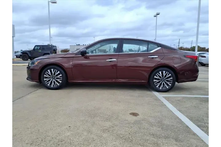 $19988 : Nissan Altima 2024 2.5 SV 4d image 2