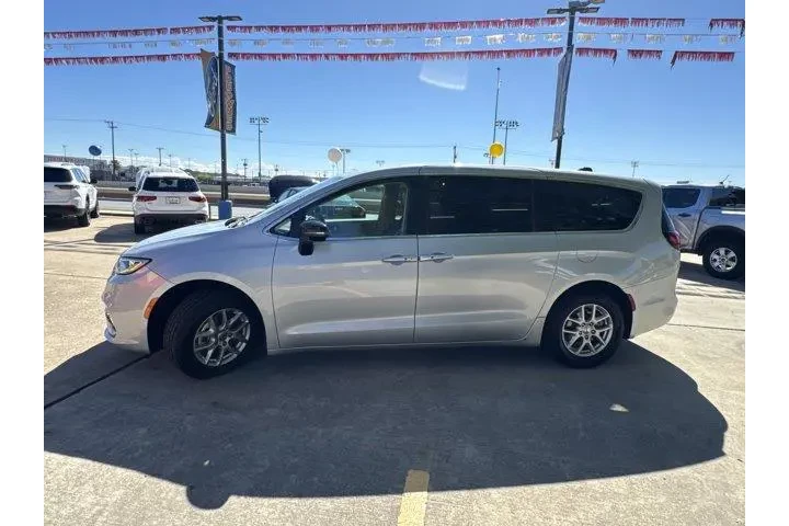 $25295 : Chrysler Pacifica 2024 Touri image 10