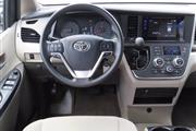 $15000 : 2017 Toyota Sienna LE Minivan thumbnail