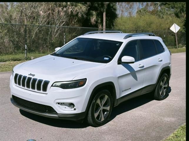 $8900 : Se vende Jeep Cherokee image 4