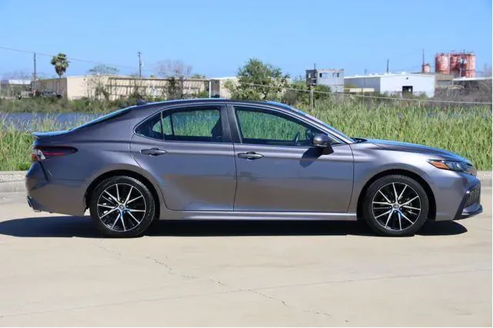 $24255 : Toyota Camry 2023 SE 4dr Sed image 4