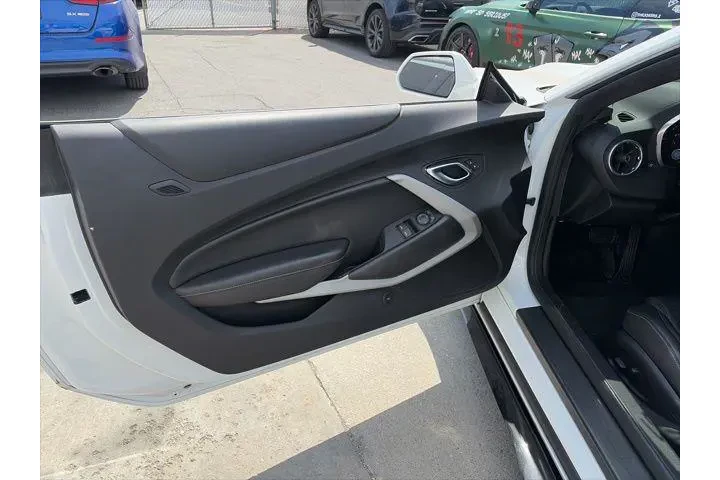 $38600 : Chevrolet Camaro 2020 SS 2dr image 6