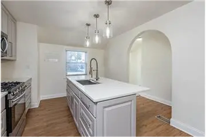 $1000 : Rental property with 2 bedro image 6