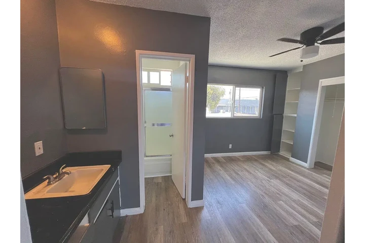 $1000 : Special 1 bedroom apartment image 1
