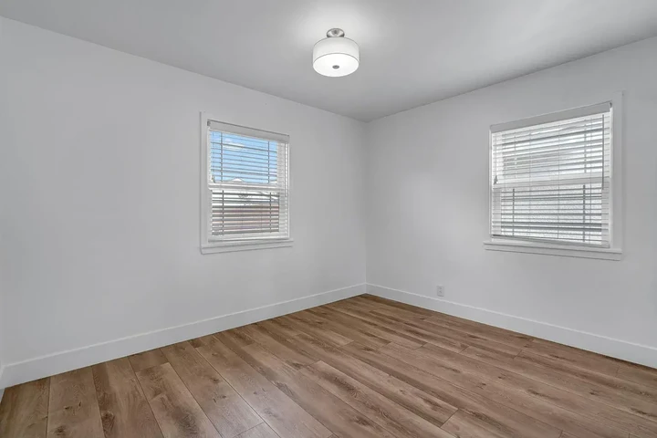 $3000 : Casa en Renta 3Rec 2Banos image 5