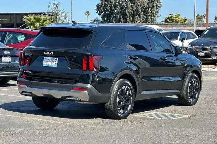 $31819 : Kia Sorento 2025 S 4dr SUV image 4