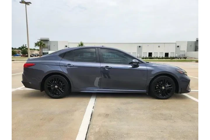 $31995 : Toyota Camry 2026 SE 4dr Sed image 4