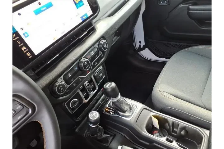 $33777 : Jeep Wrangler 2024 4x4 Sport image 10