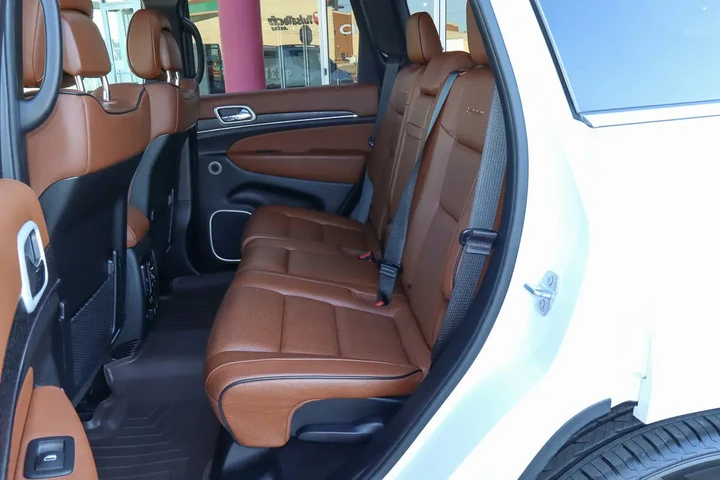 $33488 : 2021 Grand Cherokee Summit 4x4 image 8