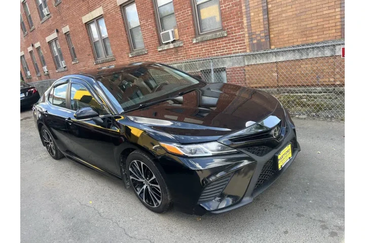 $17499 : 2020 Camry SE image 6