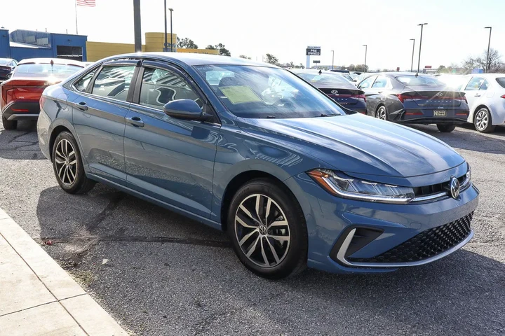 $22988 : 2025 Jetta SE Auto image 3