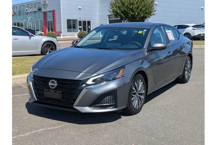$21293 : Nissan Altima 2023 2.5 SV 4d image 1