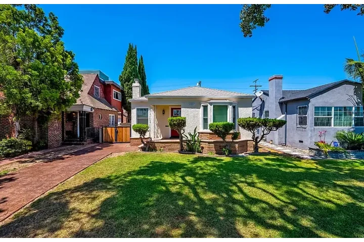 $1799 : Lovely home 4 rent image 3