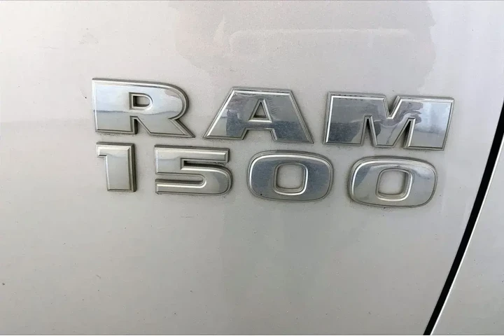 $17691 : Ram 1500 2017 4x4 SLT 4dr Cr image 9