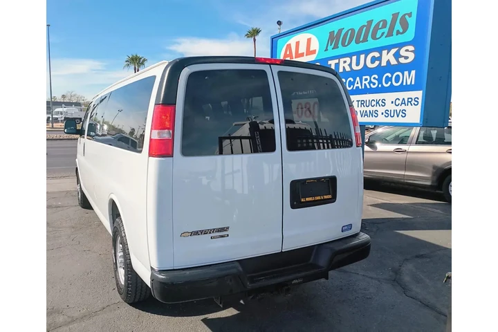 $16995 : 2016 CHEVROLET EXPRESS 3500 P image 2