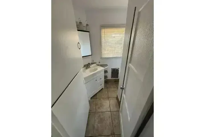 $3100 : RENTO CASA DE ENFRENTE📍 image 2