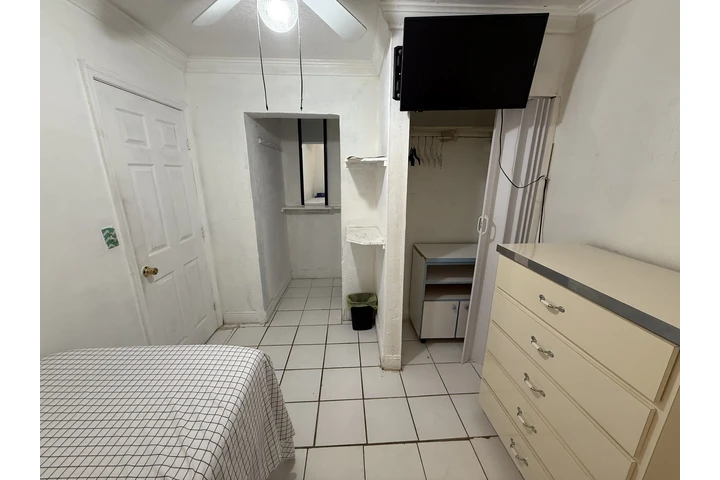 $800 : Cuarto todo incluido Kendall image 5