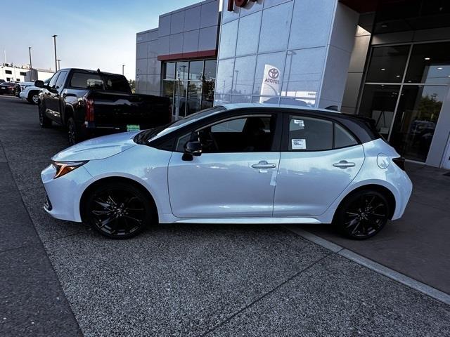 $29542 : 2025 Corolla Hatchback XSE image 2