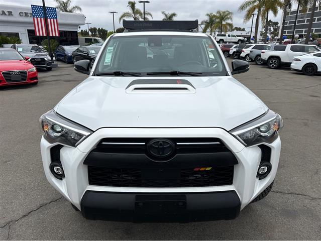 $43477 : 2021 4Runner Venture image 3