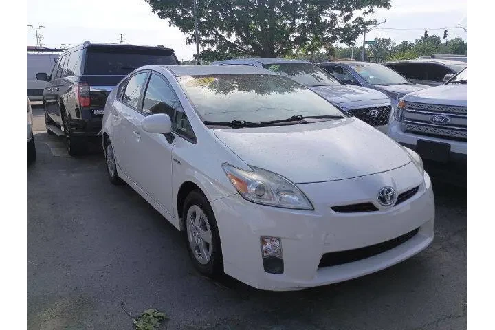 2011 Prius Three image 4