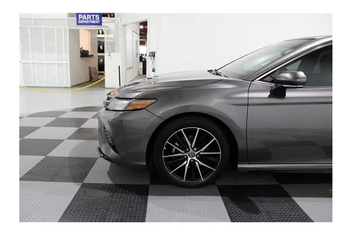 $20699 : Camry 2018 image 10