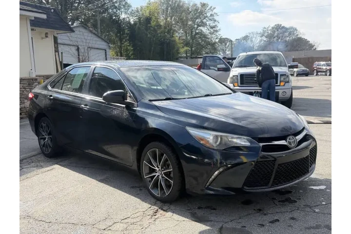 2017 Camry SE image 8