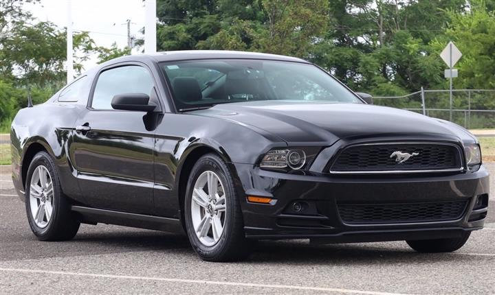 $8500 : 2014 Ford Mustang V6 Coupe image 1