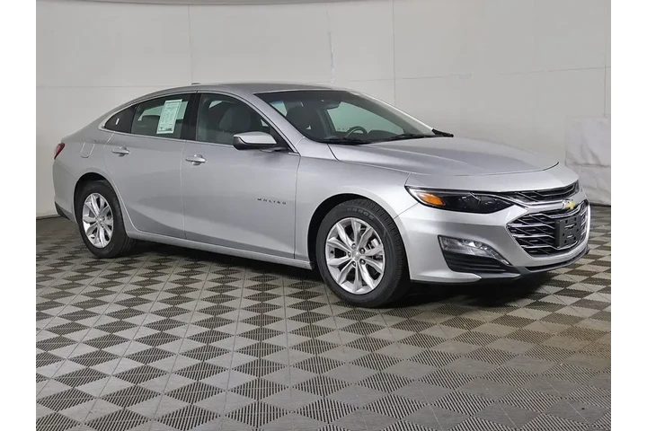 $15493 : Chevrolet Malibu 2022 LT 4dr image 2
