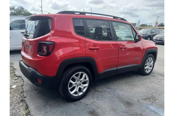 $6850 : 2017 Renegade Latitude image 7