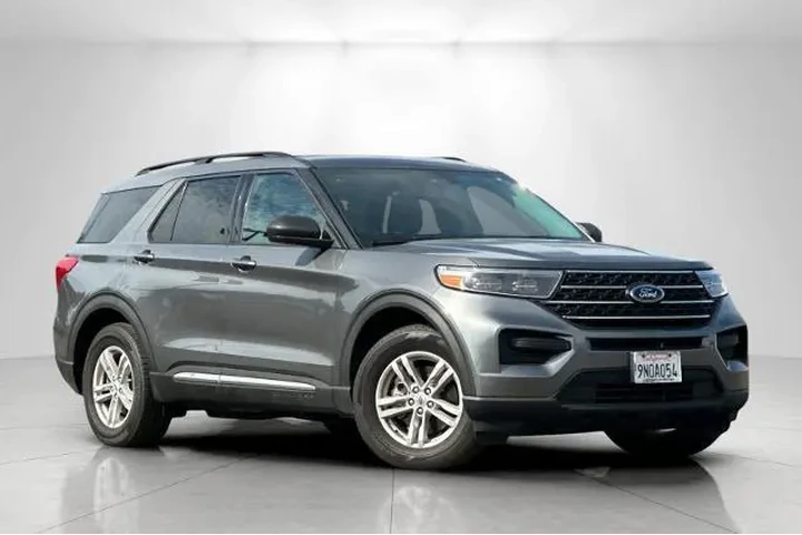 $29850 : Ford Explorer 2023 XLT 4dr S image 1