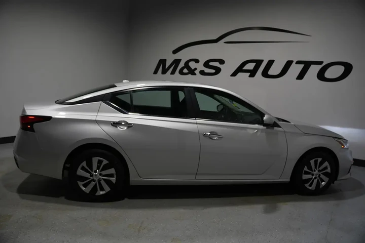 $13027 : 2020 Altima image 9