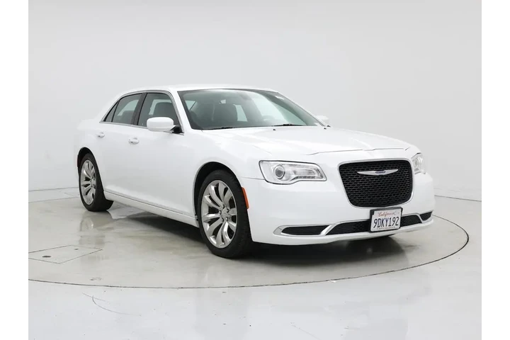 $17998 : Chrysler 300 2019 Touring 4d image 1