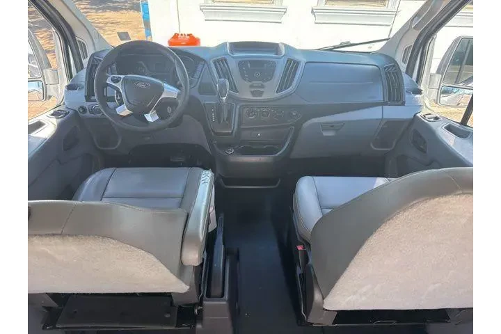 $10598 : Ford Transit 2018 250 3dr SW image 10