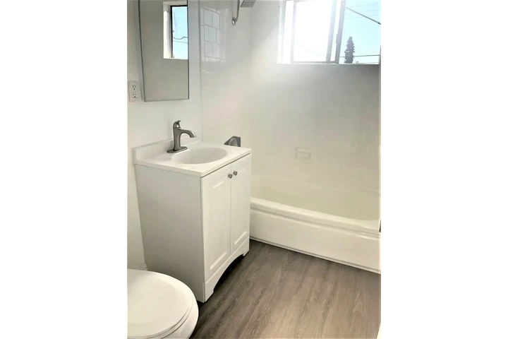 $2325 : 2 Bedroom 1 Bath image 3